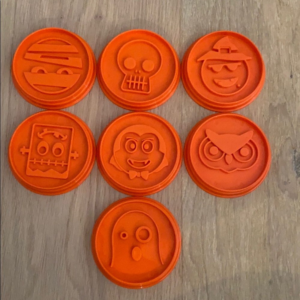 NEW Pampered Chef Halloween cookie cutters